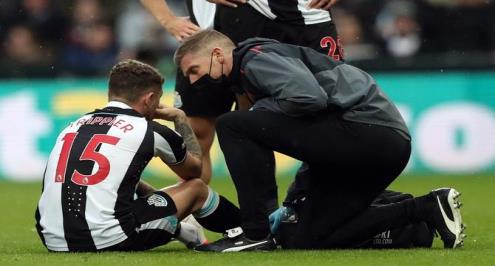 صفقة نيوكاسل في يناير.. تريبير يتعرض لكسر في قدمه اليسرى